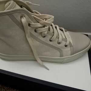 Gray Gucci
